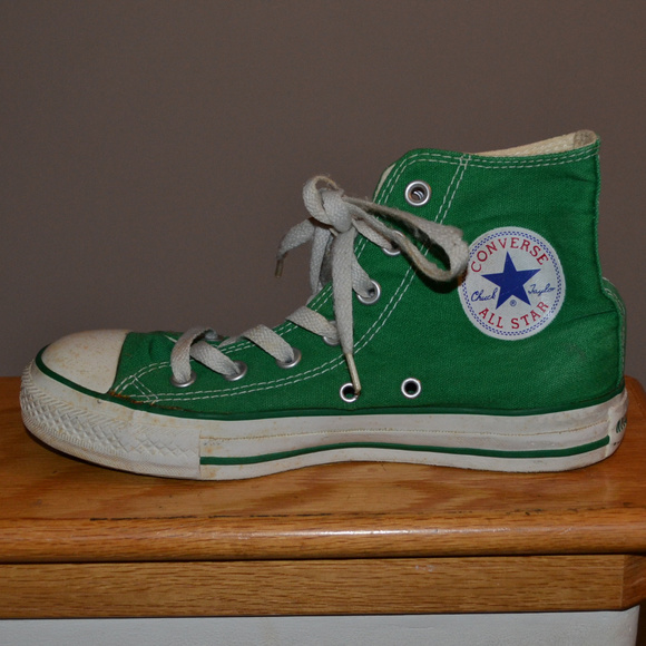 kelly green chuck taylors